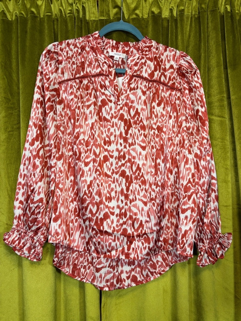 NWT AVARA Nanette tunic style Blouse in Pink Leopard Print. Size XS. Retail $68